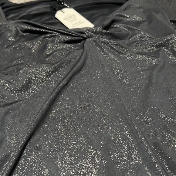 3/$25 ⭐️ Express Shimmering Black Long Sleeve Bodysuit - Picture 5 of 7